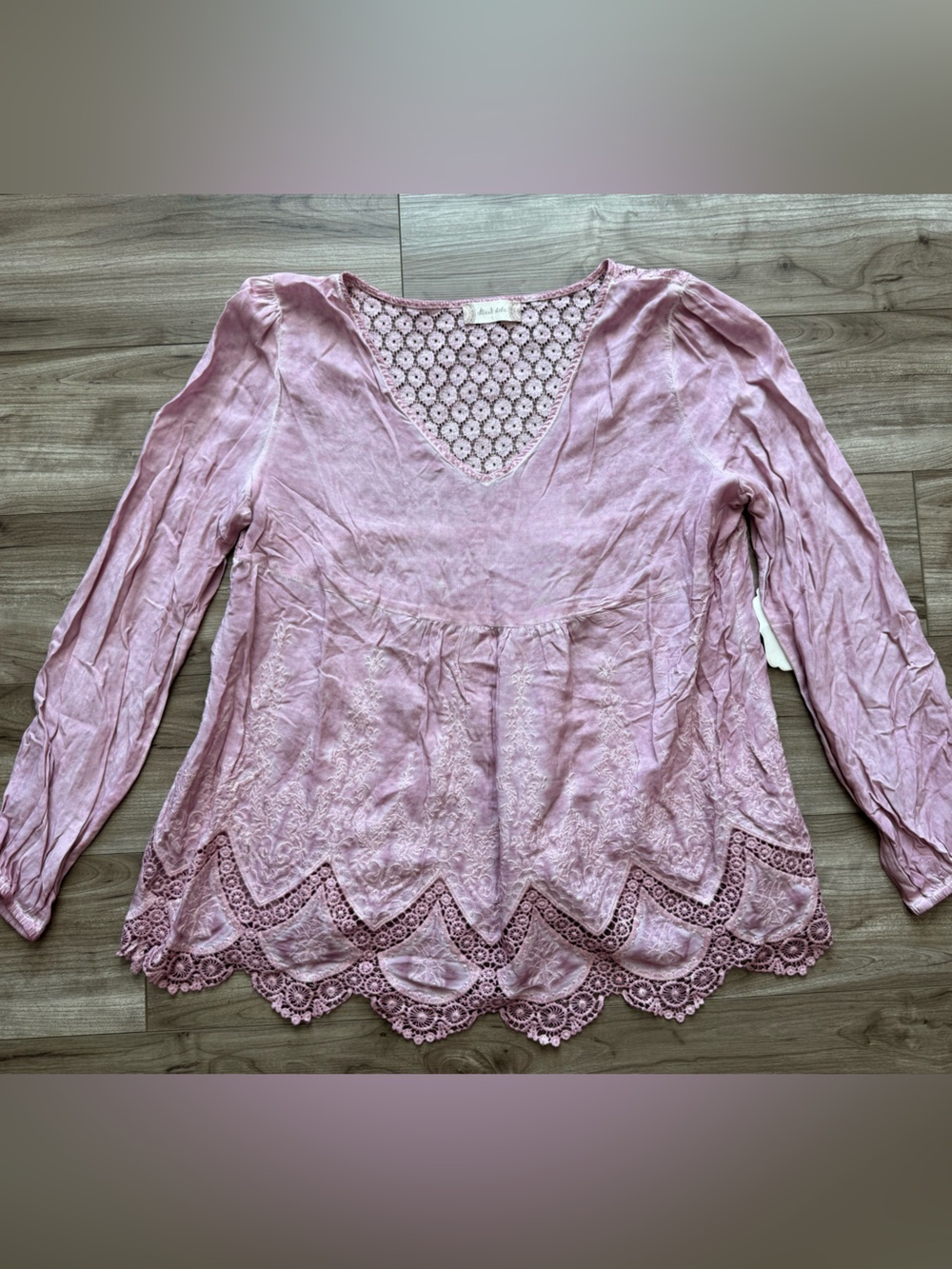 Altar’d State Mauve top blouse lace V-neck inset embroidered details Large NEW